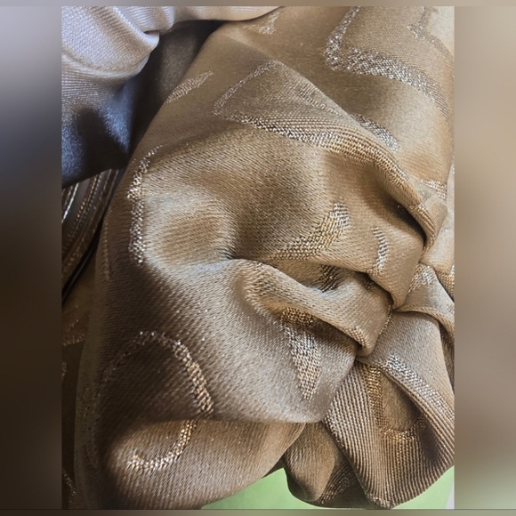 Coach Poppy Large Goldtone Handbag. Excellent Condition - Picture 4 of 15